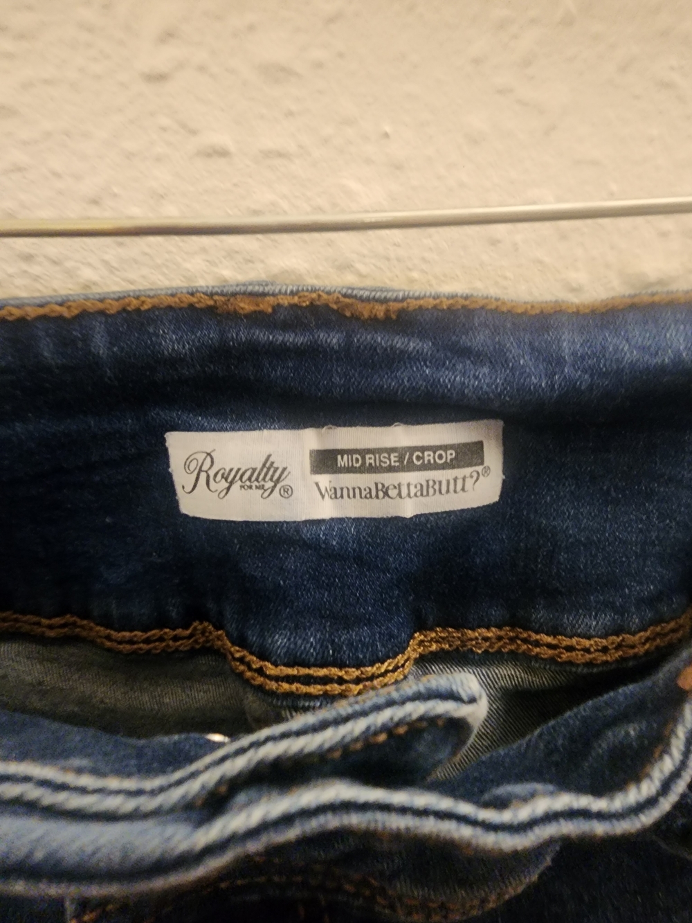 Sz 16 Royalty Wannabetta Butt 3 Button Dark Wash Shaping & Lifting Capris - Picture 3 of 5